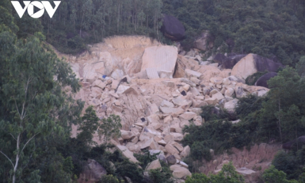 Nhức nhối nạn khai thác khoáng sản trái phép ở núi Hòn Chà, Bình Định