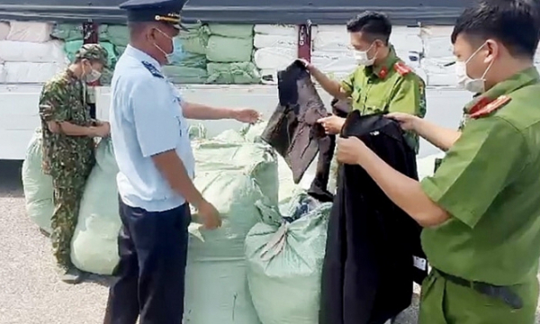 Bắt ô tô chở đầy quần áo hàng hiệu không có chứng từ