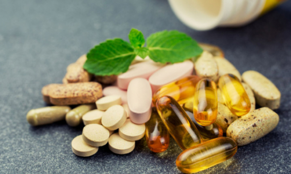 Thận trọng khi uống nhiều vitamin và thuốc bổ hỗ trợ điều trị Covid-19