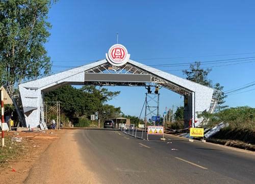 Tổng cục Đường bộ lên tiếng vụ xây 5 cổng chào trái phép ở Kon Tum