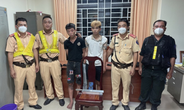 CSGT Đồng Nai truy bắt 2 tên cướp có hung khí nguy hiểm trong đêm