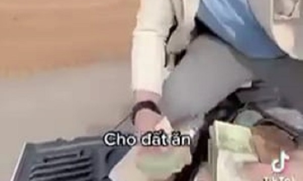Công an làm việc với thanh niên thả tiền 'cho đất ăn' ở Bà Rịa - Vũng Tàu
