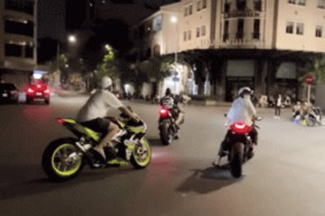 3 thanh niên chạy xe phân khối lớn gây náo loạn phố đi bộ Nguyễn Huệ