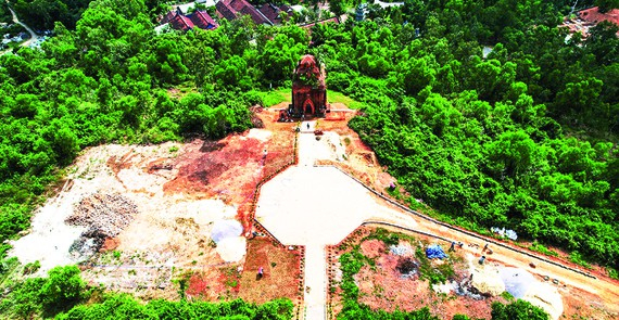Vụ mang máy đào vào tôn tạo tháp Chăm ngàn năm tuổi ở Bình Định: Vi phạm Luật Di sản văn hóa