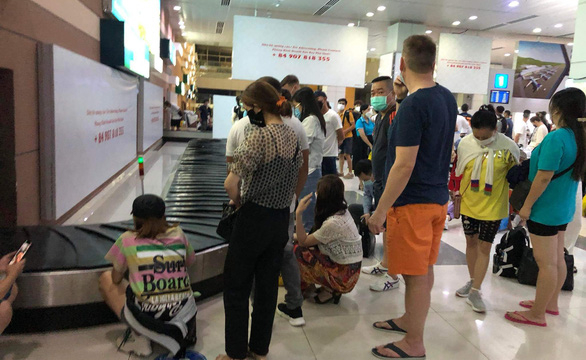 Hàng trăm khách chờ 2 giờ mới nhận được hành lý, sân bay Phú Quốc nói gì?