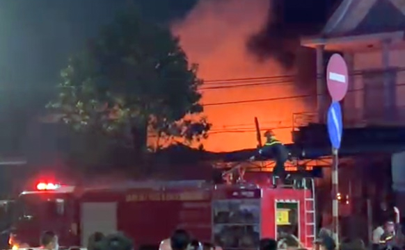 Đồng Nai: Sau tiếng nổ lớn, tiệm sửa xe ven quốc lộ 1 bị cháy rụi