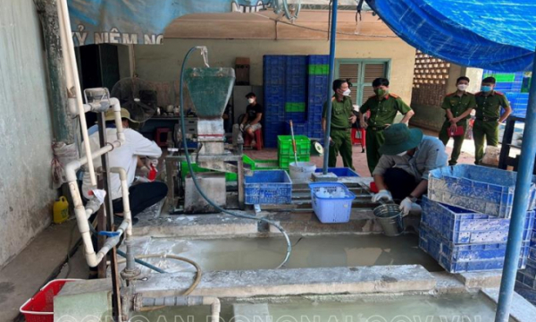 Bắt quả tang doanh nghiệp xả chất thải nguy hại ra môi trường