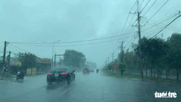 TP.HCM, Đông Nam Bộ mưa trắng trời, áp thấp bắt đầu ảnh hưởng