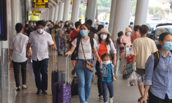 Gần 180.000 khách 'đổ bộ' sân bay Nội Bài, Tân Sơn Nhất ngày cuối kỳ nghỉ lễ