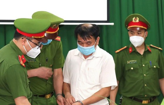Bắt Giám đốc CDC Hà Giang và 2 cấp dưới vì nhận tiền của Việt Á
