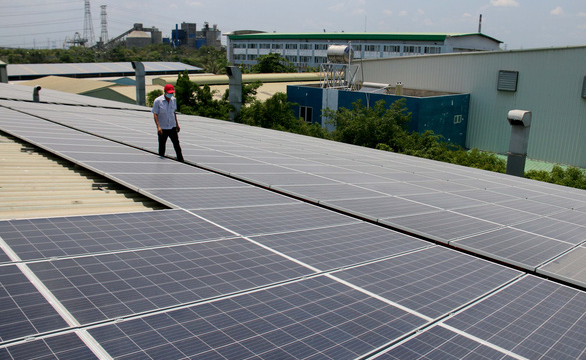 Điện lực tạm ngưng trả tiền mua điện mặt trời: Tranh cãi quyết liệt về trách nhiệm