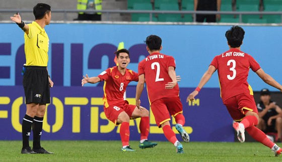 U23 Việt Nam – U23 Thái Lan 2-2: ‘Vàng rơi’ phút chót