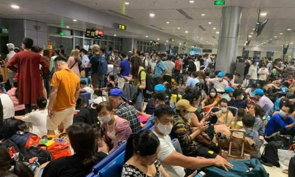 Hệ thống check-in bị lỗi, dự báo sân bay Tân Sơn Nhất ùn tắc về chiều