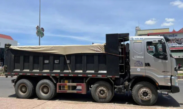 Mật phục bắt xe chở cát quá tải gần 110% trên QL1 ở Đồng Nai