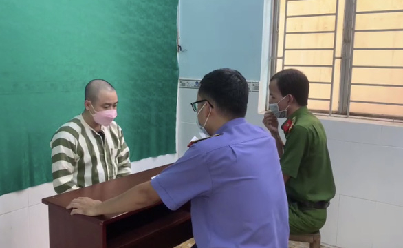 Diễn viên hài Hữu Tín bị khởi tố, bắt tạm giam vì ma túy