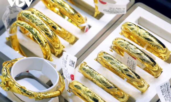Giá vàng trong nước “cố thủ” ở 68 triệu đồng khi giá thế giới giảm sâu