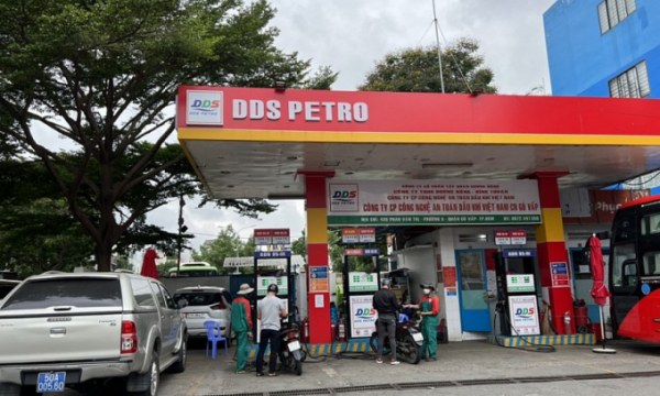 TP. Hồ Chí Minh: 3 cửa hàng xăng dầu nói gì về việc treo biển hết xăng?