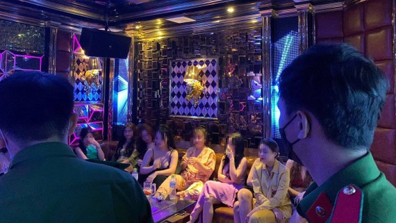 Bình Dương: Rút giấy phép nhiều cơ sở karaoke, massage
