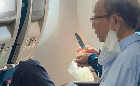 Vụ lọt dao gọt trái cây lên máy bay: Nhân viên soi chiếu bỏ qua 'trong một phút lơ là'