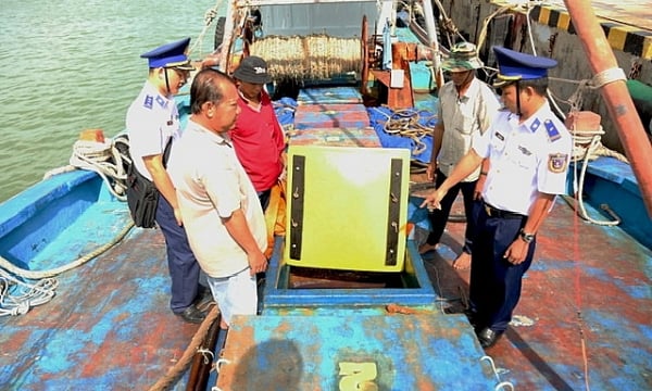 Cảnh sát biển bắt giữ tàu chở 50.000 lít dầu DO không rõ nguồn gốc