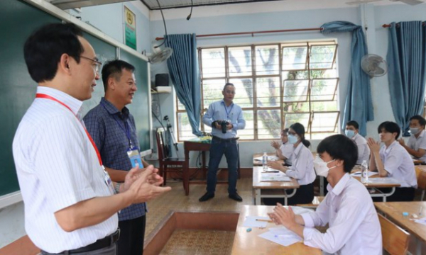 Xôn xao chuyện thù lao chấm thi của giáo viên Bình Phước
