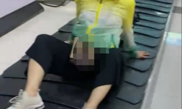 Nữ hành khách ngồi trên băng chuyền sân bay Phú Quốc: Tôi xin lỗi và đã xóa clip