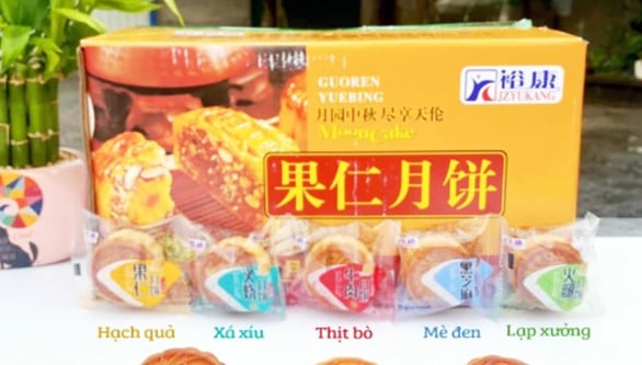 Bánh trung thu siêu rẻ ồ ạt đổ về Việt Nam, có loại giá chỉ 2.000 - 5.000 đồng/cái