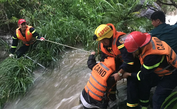Chủ tịch nước gửi thư khen lực lượng cứu hộ giải cứu 23 người bị mắc kẹt ở suối do mưa to