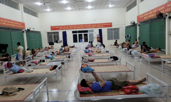 NÓNG: Hàng chục người cùng bơi sông trốn khỏi casino ở Campuchia