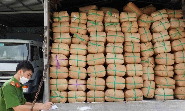 Bắt thêm 04 đối tượng trong vụ nhập lậu đường cát từ Campuchia về Việt Nam