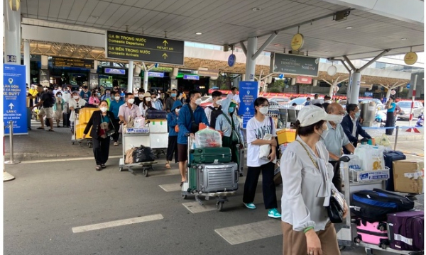 Hơn 120.000 khách đổ về Tân Sơn Nhất trong ngày cuối nghỉ lễ 2/9