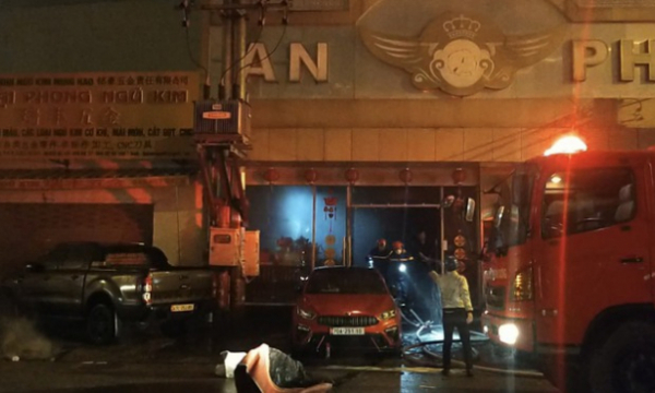 Cháy lớn tại karaoke ở Bình Dương, ít nhất 5 người chết