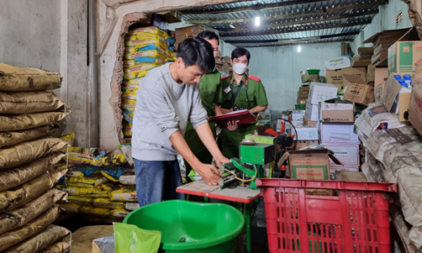 Lâm Đồng: Bắt quả tang cơ sở sản xuất hàng tấn phân bón trái phép