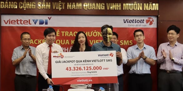 Trúng Vietlott hơn 43 tỉ đồng, hôm sau mới nói cho vợ biết