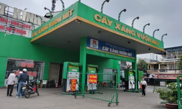 Nhiều cây xăng ở Đồng Nai treo bảng 'hết xăng', bán nhỏ giọt, khách nháo nhào