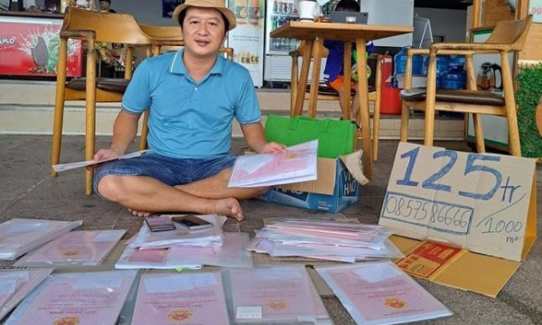 Lãnh đạo Bình Thuận lên tiếng vụ giám đốc bày bán hơn 100 sổ đỏ trên vỉa hè