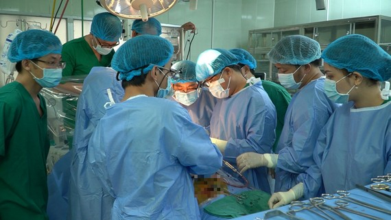 Lần đầu tiên tại Việt Nam, thực hiện ghép da thành công từ người cho chết não