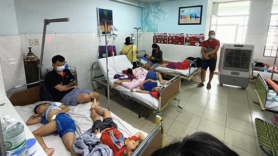Hơn 140 học sinh tại Nha Trang nghi bị ngộ độc thực phẩm sau khi ăn trưa ở trường