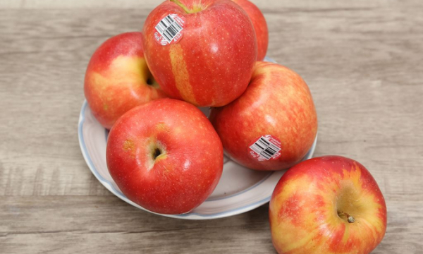 Chuyên gia hé lộ lý do vì sao táo nhập khẩu để cả tháng vẫn không hỏng