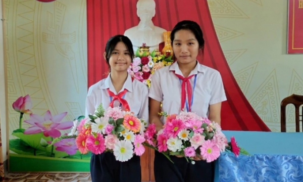 Hai nữ sinh Quảng Trị lên mạng tìm người đánh rơi 12,5 triệu đồng