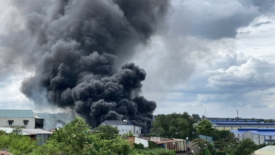 Cháy lớn thiêu rụi nhà xưởng 1.000 m² tại Đồng Nai