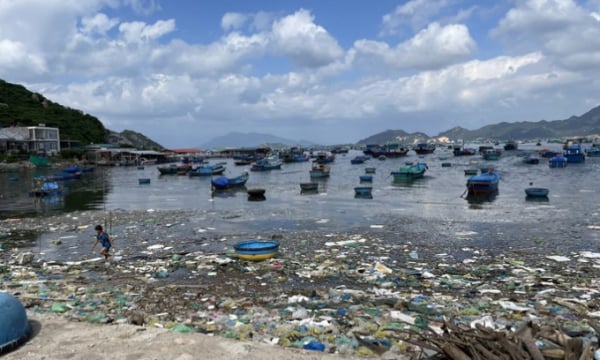 Đảo du lịch Bình Ba ngập rác thải