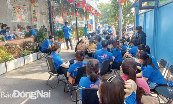 Siêu thị Co.opmart Biên Hòa hoạt động trở lại sau khi nhân viên đồng loạt nghỉ việc tập thể