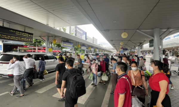 Thêm bãi đậu xe tạm 3.500 để giải tỏa khách sân bay Tân Sơn Nhất
