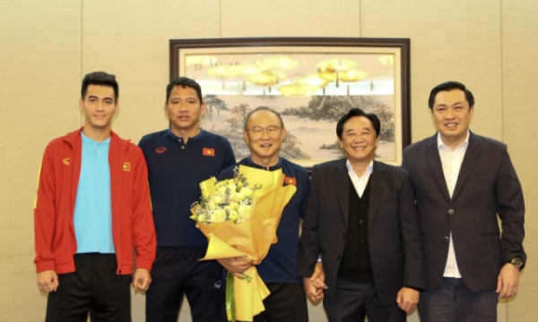 Lãnh đạo tỉnh Bình Dương tặng thưởng Tiến Linh, cảm ơn HLV Park Hang Seo