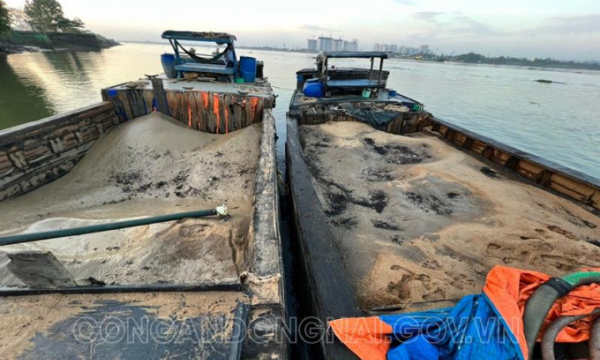 Phòng cảnh sát giao thông liên tiếp phát hiện bắt giữ nhiều phương tiện bơm hút và vận chuyển cát trái phép trên Sông Đồng Nai