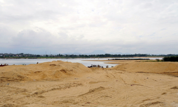 Khan hiếm cát xây dựng ở Quảng Nam, 1 mỏ cát được đấu giá gấp 50 lần