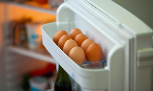 Lý do không nên bảo quản trứng ở cánh cửa tủ lạnh