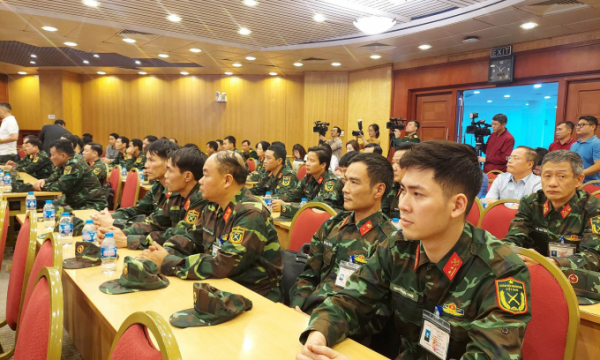 40 kiểm định viên quân sự chi viện cho Hà Nội, TP.HCM