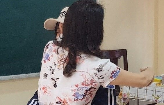 Cô giáo và nữ sinh xin lỗi nhau sau vụ cắt tóc học trò trước lớp